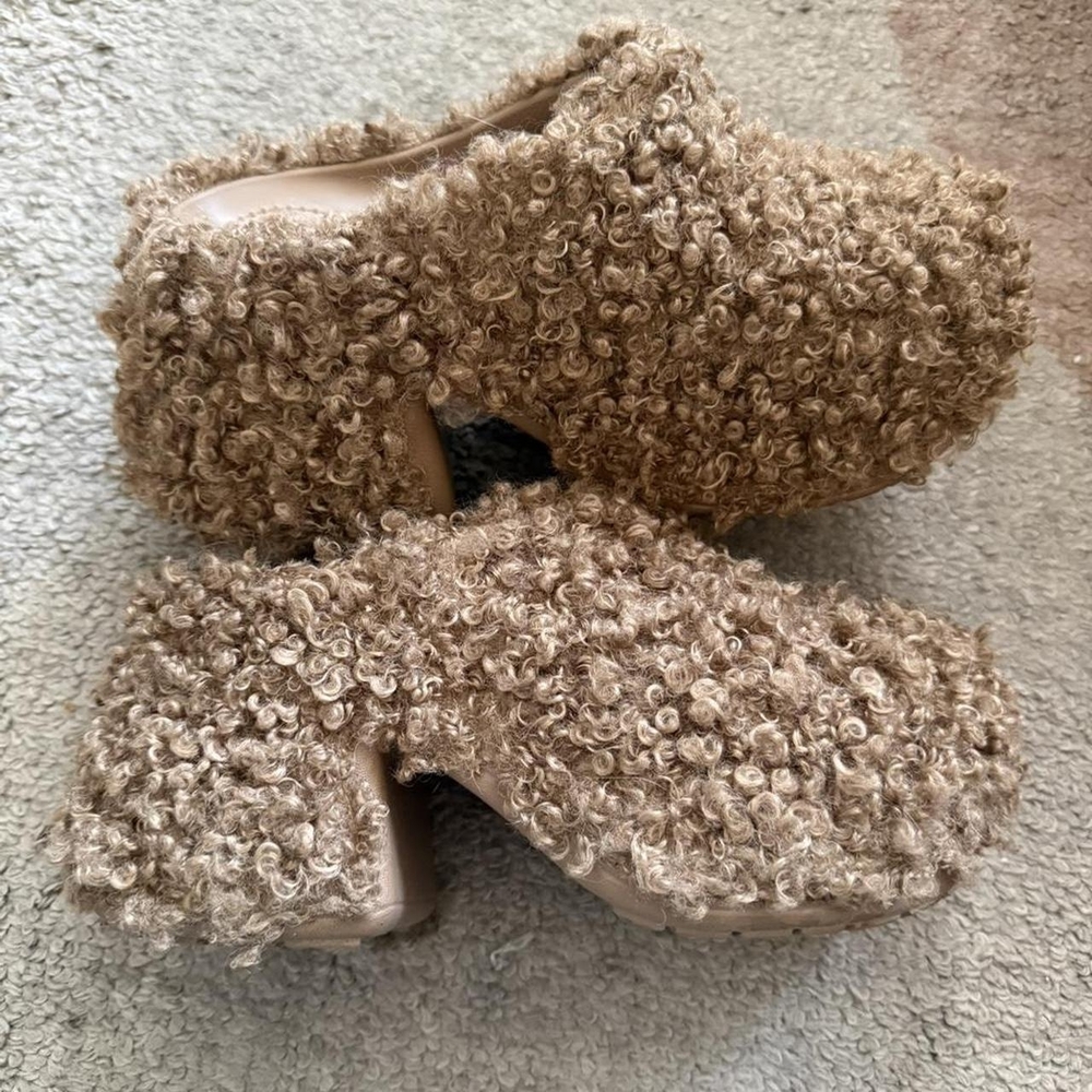 Crocs Doodle Fur Siren Size 9 Platform